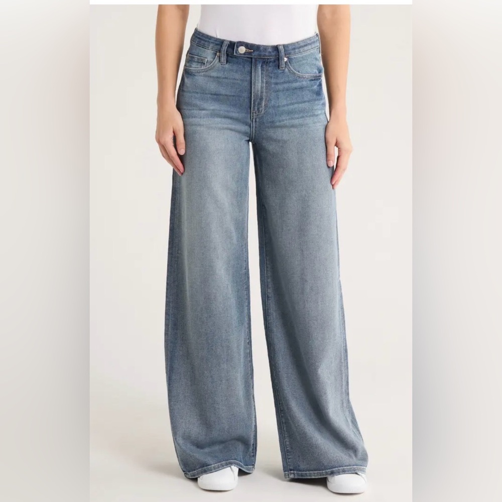 Habitual Wide Leg High Rise Women’s Jeans- Washed Blue Size 6/28. NWT